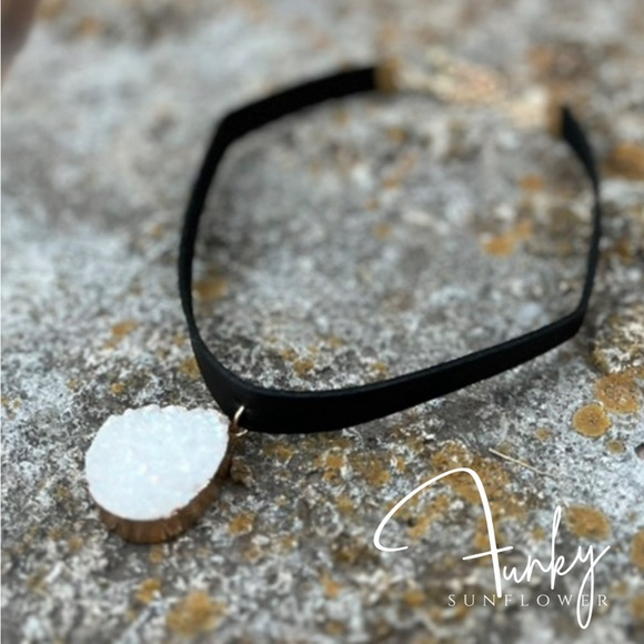 White Stone Choker Necklace - Picture 6 of 6
